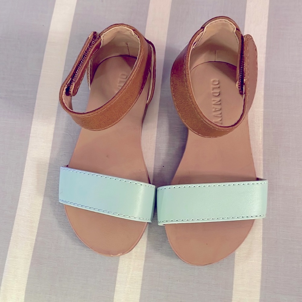 HP 🎉🥳 3/$15 Girls Sandals, Size 5